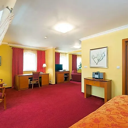 Hotel Ceska Koruna 3*