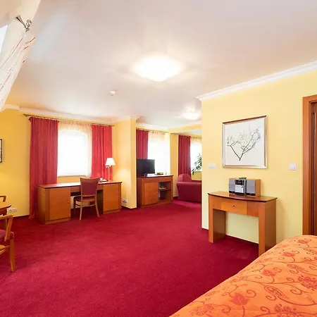 Hotell Ceska Koruna 3*